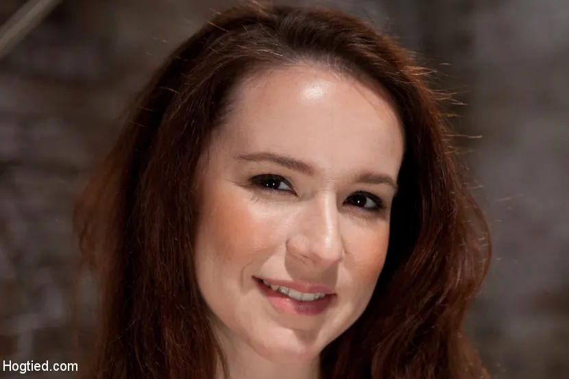 AnnaBelle Lee en '- Red Headed Slut - Live Show Part 1' from 'Kink' (foto 7) Kink '- Red Headed Slut - Live Show Part 1' protagonizando AnnaBelle Lee (foto 7)