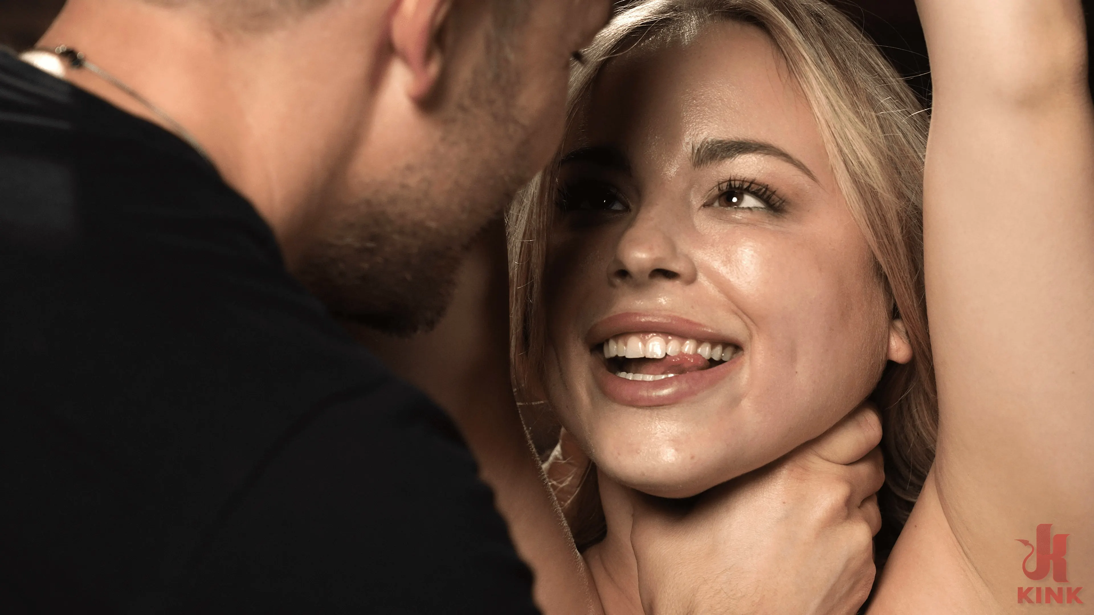 Kink 'Puta atrevida es atada y follada' protagonizando Anna Claire Clouds (foto 2)