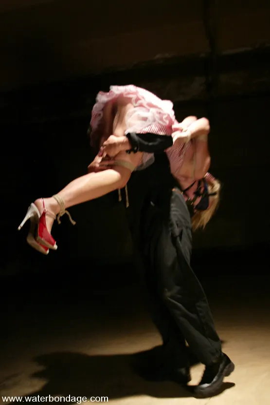 Kink 'Annette Schwarz' protagonizando Annette Schwarz (foto 1)