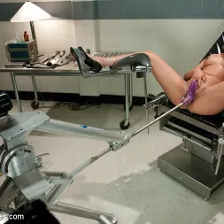 Annie Cruz に Annieあなたの上のシールドを取得するAnnie Cruzの帰還 (写真 11) Annie Cruz に 'Kink' Annieあなたの上のシールドを取得するAnnie Cruzの帰還 (サムネイル 11)