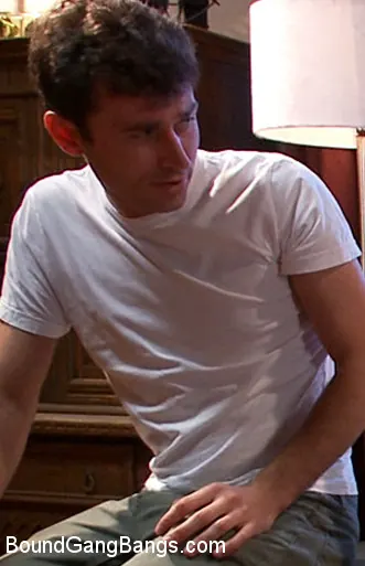 Annie Cruz に 'ギャングバンを探しています' from 'Kink' (写真 14) Kink 'ギャングバンを探しています' 主演 Annie Cruz (写真 14)