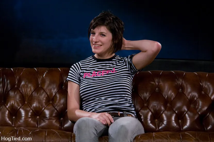 Kink 'アマチュアキャスティングソファ：任意の時間に任意の場所に任意の穴に....' 主演 Any (写真 1)