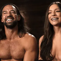 April Olsen に エイプリルオルセン:どうしようもなく縛られている (写真 24) April Olsen に 'Kink' エイプリルオルセン:どうしようもなく縛られている (サムネイル 24)