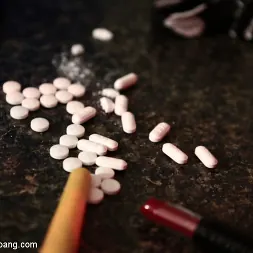 Arabelle Raphael に 'Kink' 5150  - 巨大な自然のおっぱいと自殺傾向を持つゴシベイ (サムネイル 9)