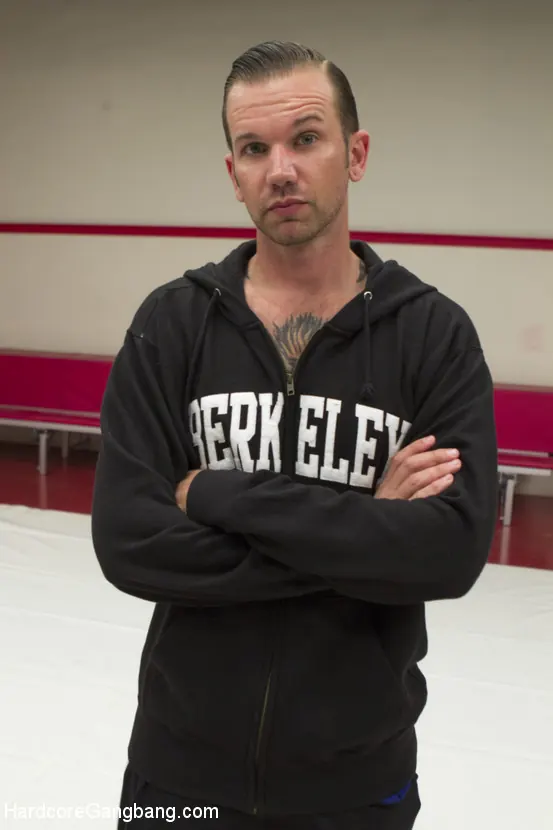 Kink 'Arabelle salva el día: ¡¡¡Una zorra pervertida se llena hasta el tope y recibe 5 cargas!!!' protagonizando Arabelle Raphael (foto 12)