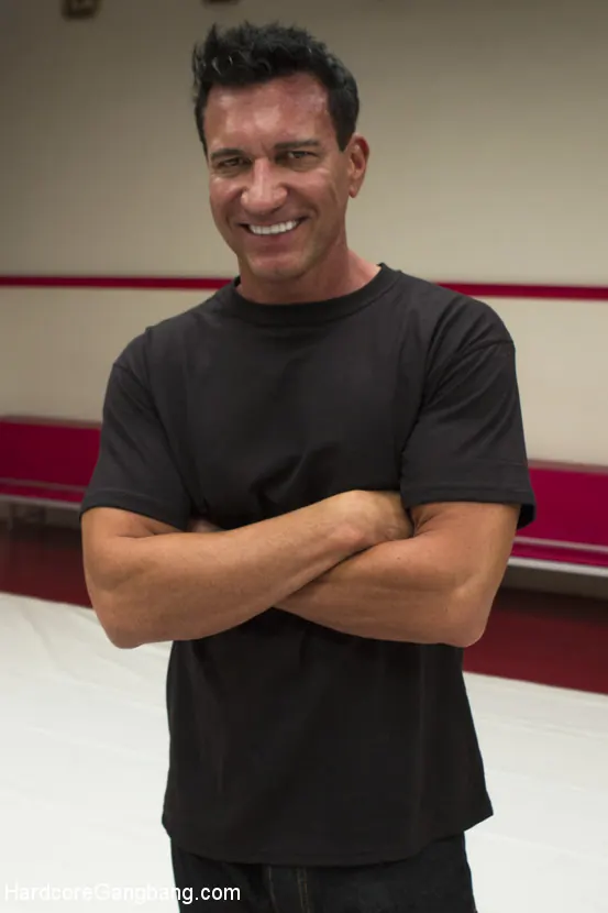 Kink 'Arabelle salva el día: ¡¡¡Una zorra pervertida se llena hasta el tope y recibe 5 cargas!!!' protagonizando Arabelle Raphael (foto 16)