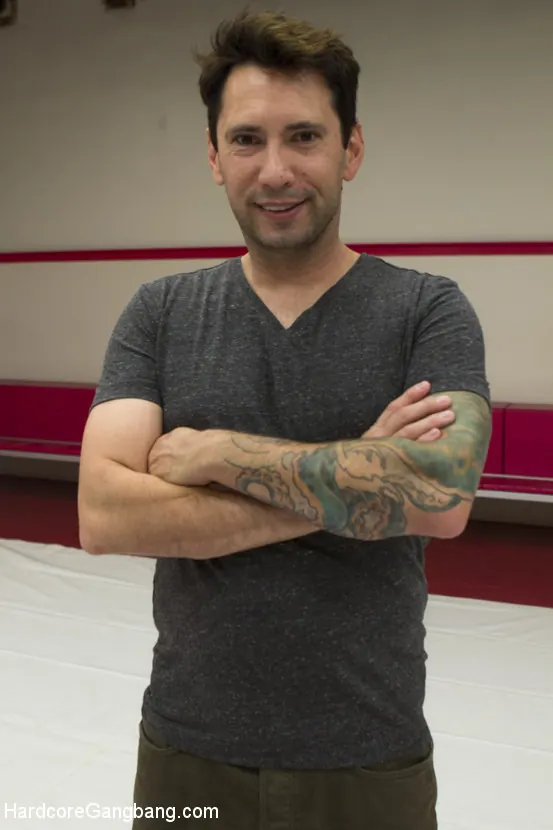 Kink 'Arabelle salva el día: ¡¡¡Una zorra pervertida se llena hasta el tope y recibe 5 cargas!!!' protagonizando Arabelle Raphael (foto 18)