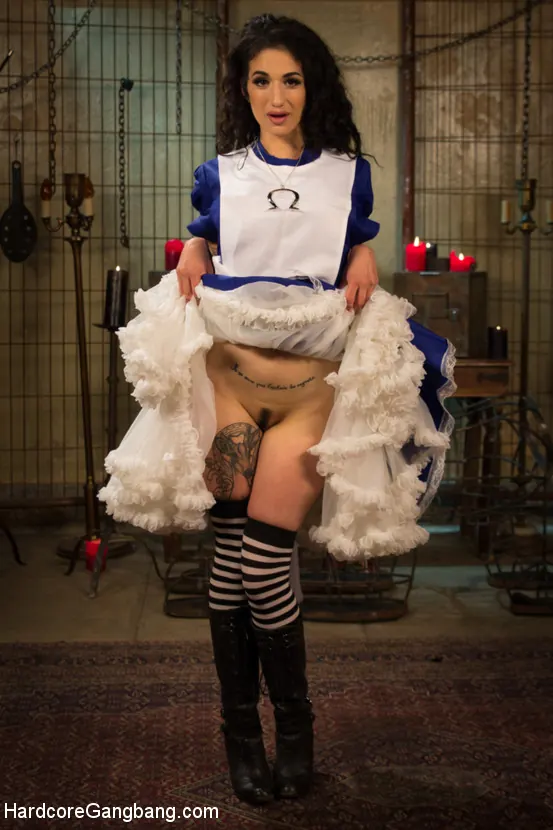 Kink 'アラベールのコックの不思議の国' 主演 Arabelle Raphael (写真 17)