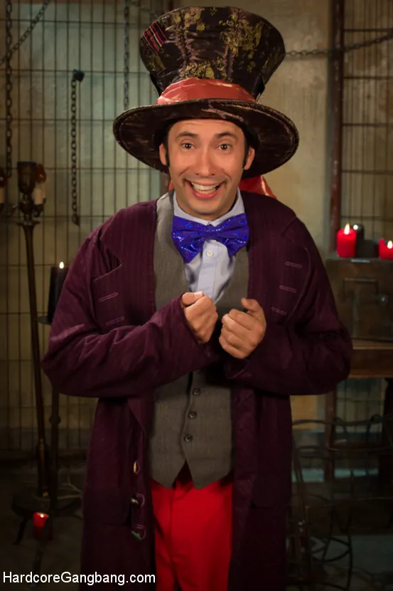 Kink 'アラベールのコックの不思議の国' 主演 Arabelle Raphael (写真 19)