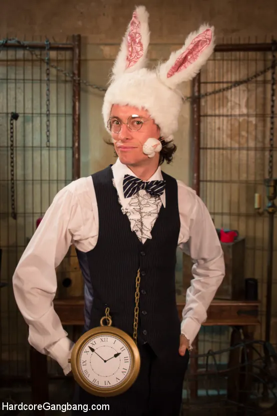 Kink 'アラベールのコックの不思議の国' 主演 Arabelle Raphael (写真 22)