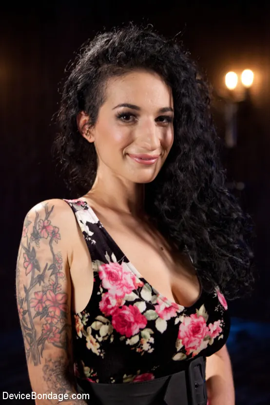 Kink 'S'il Te Plait、パパ' 主演 Arabelle Raphael (写真 2)