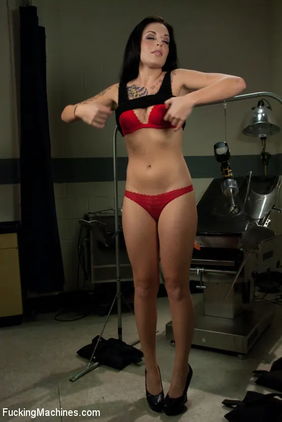 Kink 'Getting to the Root of Screaming Orgasms One Machine at a Time' starring Aria Aspen (Photo 10)