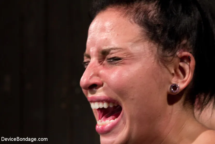 Kink '暑くて汗ばむ - ポルノスターの試練' 主演 Aria Aspen (写真 5)