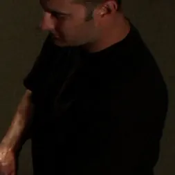 Aria Aspen en Una chica tatuada y sexy se somete a cinco chicos (foto 14) Aria Aspen en 'Kink' Una chica tatuada y sexy se somete a cinco chicos (Miniatura 14)