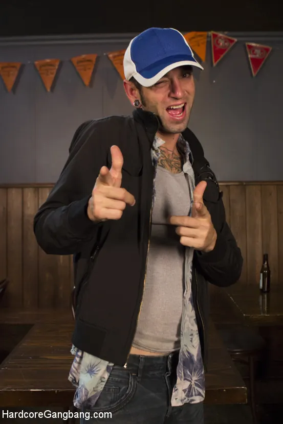 Kink '¡Animadora valiente se deja rellenar todos los agujeros!' protagonizando Arielle Aquinas (foto 20)