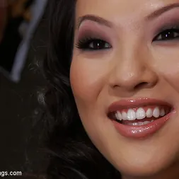 Asa Akira en La novia de América: chantajeada y profanada!!! Protagonizada por Asa Akira (foto 1) Asa Akira en 'Kink' La novia de América: chantajeada y profanada!!! Protagonizada por Asa Akira (Miniatura 1)