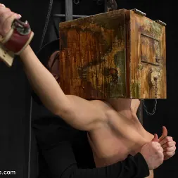 Ash Hollywood に 灰皿に落ちる - アッシュハリウッド (写真 18) Ash Hollywood に 'Kink' 灰皿に落ちる - アッシュハリウッド (サムネイル 18)