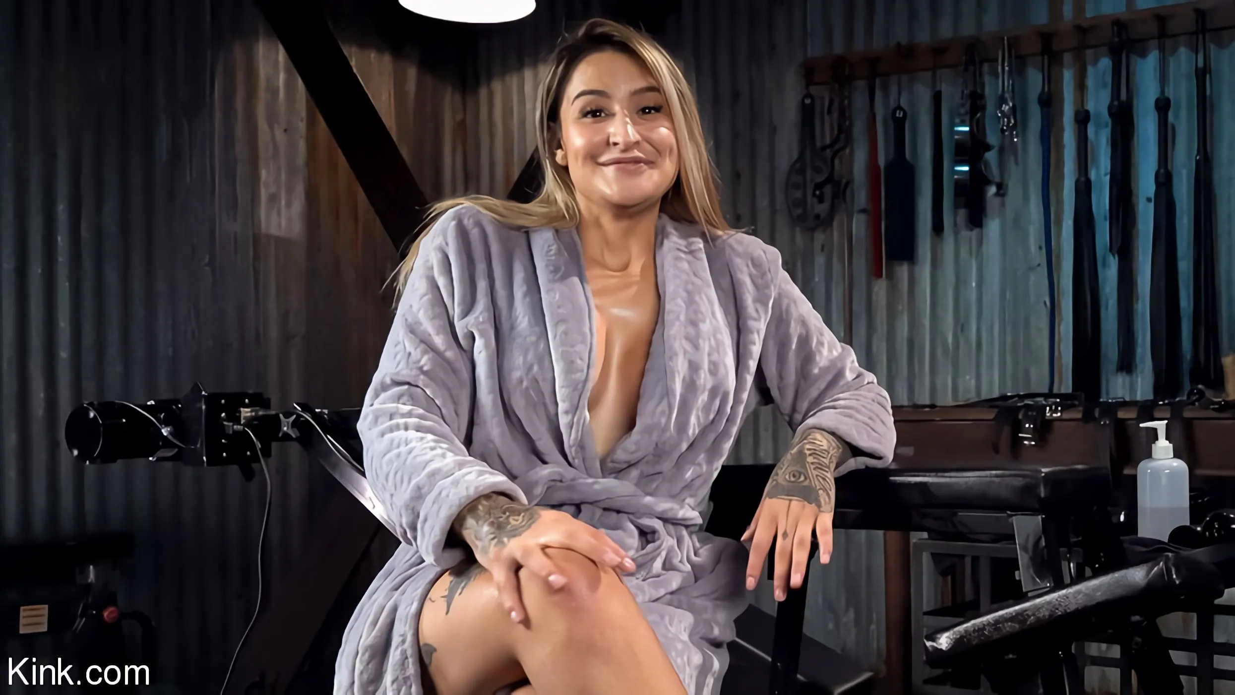 Kink 'La primera follada con máquina de Ashley Hunt' protagonizando Ashley Hunt (foto 14)