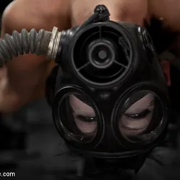 Asphyxia Noir en 'Kink' La oscura y sensual película noir de Asphyxia pone a prueba los límites de su dolor (Miniatura 7)