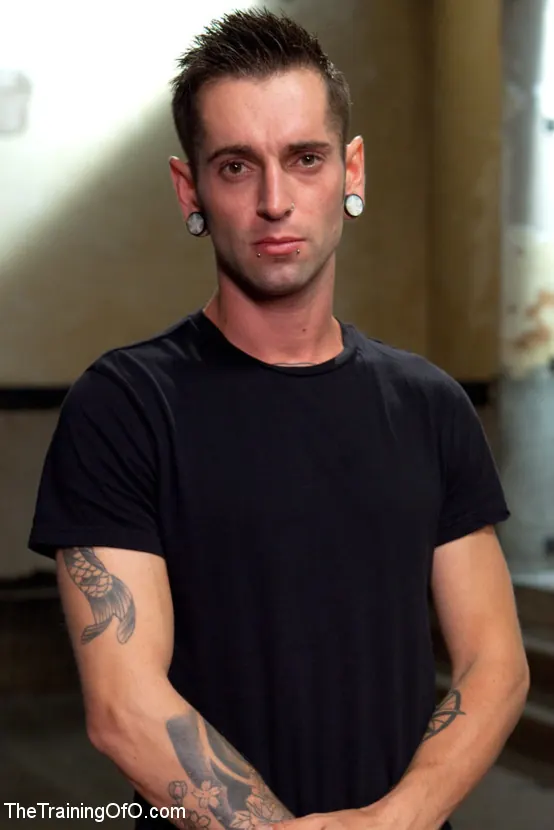 Audrey Holiday に '荒いセックスアナル奴隷訓練 - オードリーホリデー - 2日目' from 'Kink' (写真 1) Kink '荒いセックスアナル奴隷訓練 - オードリーホリデー - 2日目' 主演 Audrey Holiday (写真 1)