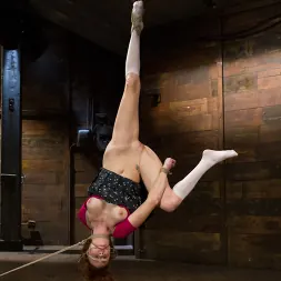 Audrey Hollander に - Bitch Still Has It (写真 1) Audrey Hollander に 'Kink' - Bitch Still Has It (サムネイル 1)