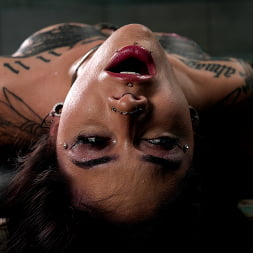 Aurora Anarchy en 'Kink' Buena chica (Miniatura 24)