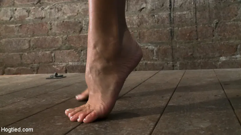 Ava Devine に 'BIG TITTED MILFヒップのつま先とザーメンを作った!' from 'Kink' (写真 9) Kink 'BIG TITTED MILFヒップのつま先とザーメンを作った!' 主演 Ava Devine (写真 9)