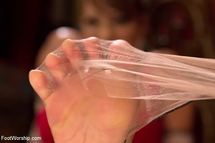 Kink 'Deepest and kinkiest lesbian anal footing ever!' starring Ava Devine (Photo 3)