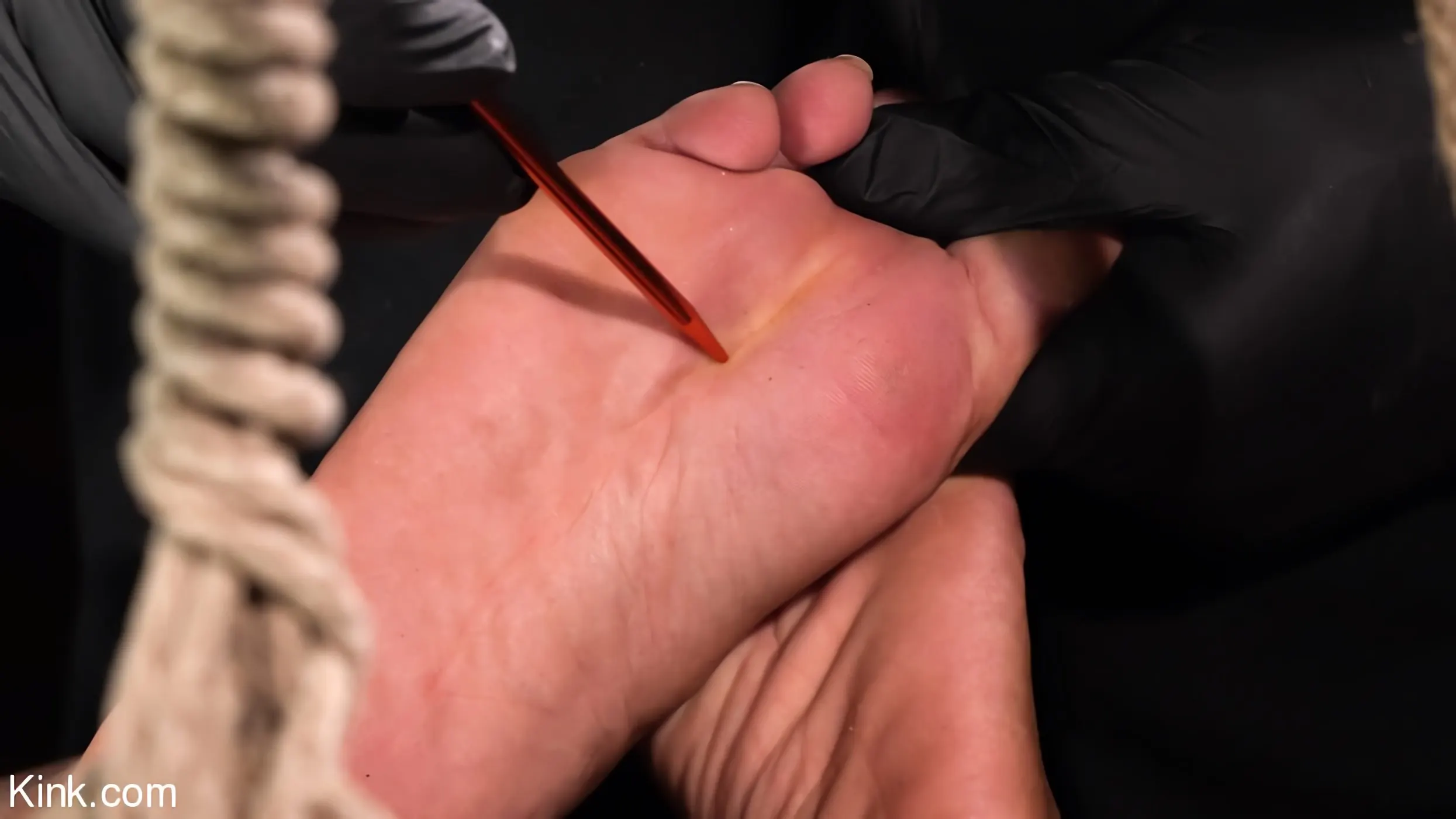 Kink 'Avery Jane: Indefensa atada' protagonizando Avery Jane (foto 11)