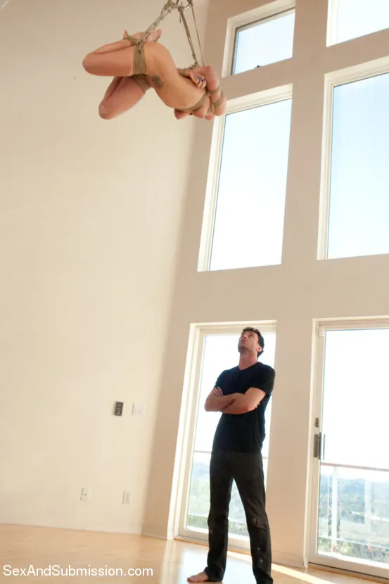 Kink 'Chica del cumpleaños: ¡Bailey Blue queda destruida!' protagonizando Bailey Blue (foto 6)