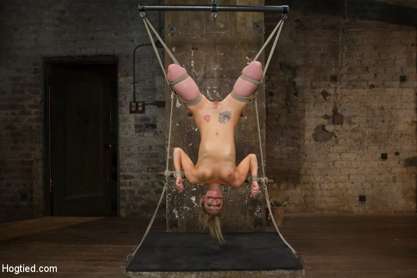 Kink 'La mega belleza Bailey Blue' protagonizando Bailey Blue (foto 13)