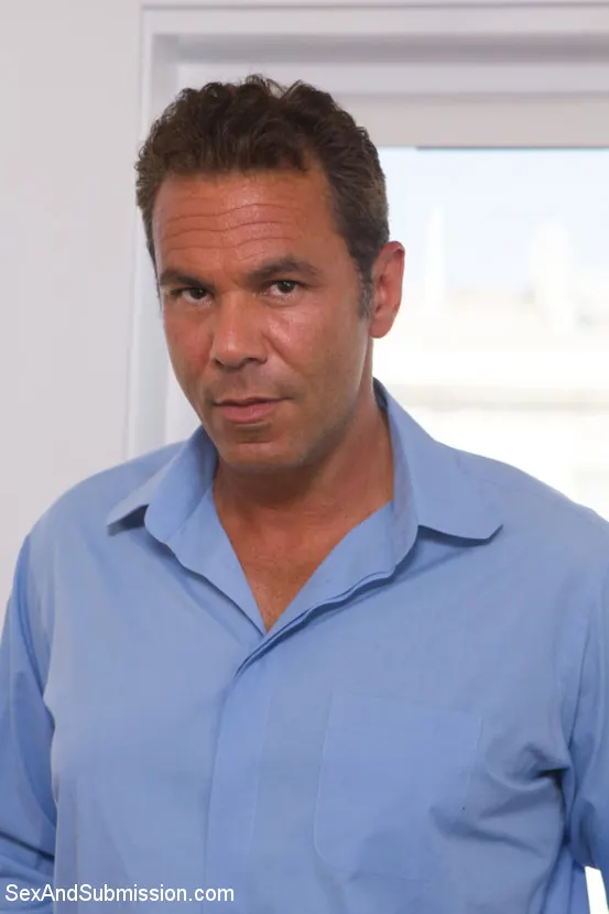 Bailey Blue に 'スリットサービス' from 'Kink' (写真 17) Kink 'スリットサービス' 主演 Bailey Blue (写真 17)