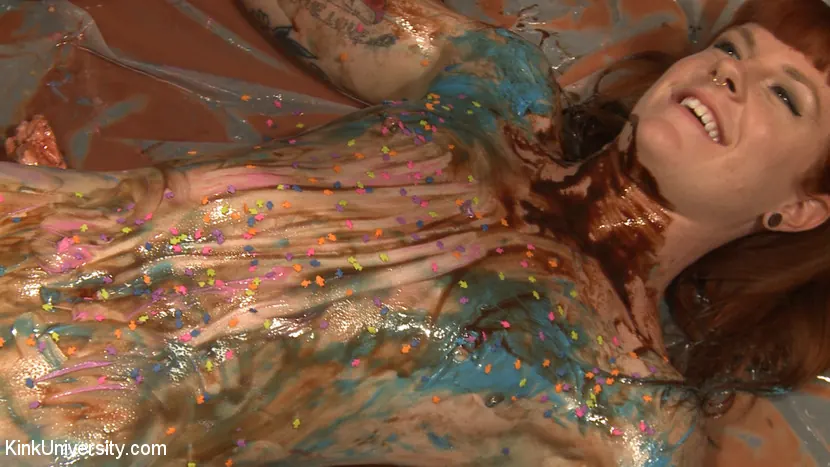 Kink 'Sploshing：遊びと痛みのための食べ物とセクシーな感覚' 主演 Barbary Rose (写真 4)