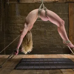 Bella Bends に 'Kink' 最初のタイマーベラベンドは彼女の名前に生きる！ (サムネイル 11)