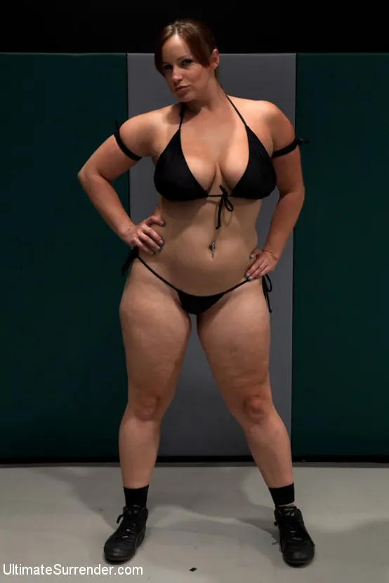 Kink '5th vs 3rd: Bella has the Dragon reeling, fingers in the pussy, painful grapvines, boob smothering.' starring Bella Rossi (Photo 9)