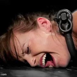 Bella Rossi in 'Kink' - Captured Cunt (Thumbnail 7)