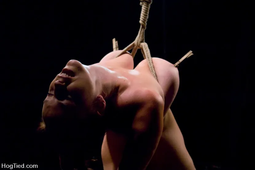 Kink 'Bella's fucking amazing tits!' starring Bella Rossi (Photo 3)