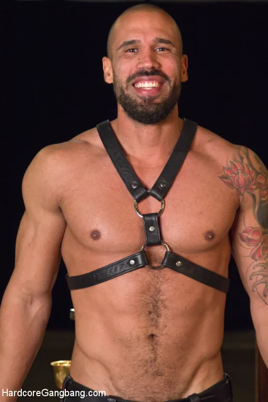 Kink 'Queen pussy stuffed chock full of cock and cum!' starring Bella Rossi (Photo 8)