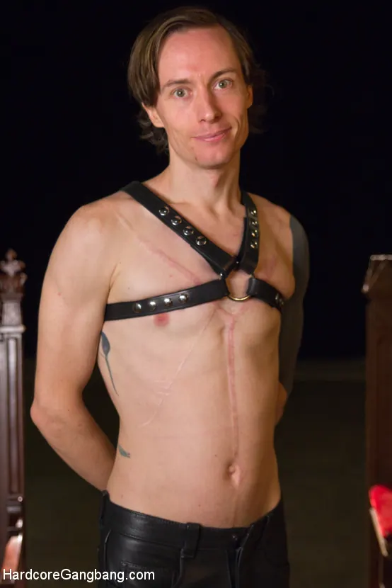 Kink 'Queen pussy stuffed chock full of cock and cum!' starring Bella Rossi (Photo 11)