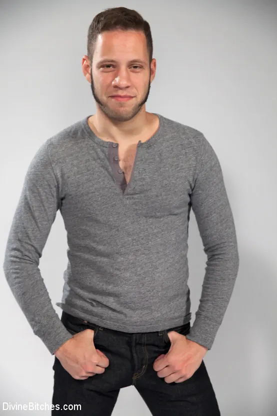 Bella Rossi に 'このスタッド私はファック私の足の夫の夫を吸う!' from 'Kink' (写真 18) Kink 'このスタッド私はファック私の足の夫の夫を吸う!' 主演 Bella Rossi (写真 18)