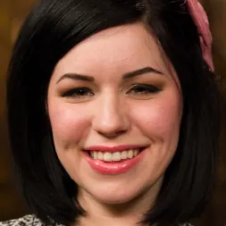 Belle Noire に 'Kink' 淡いビッグ・ブレスト・ブルネット・ビューティーがアナル・チェリーを取得 (サムネイル 2)