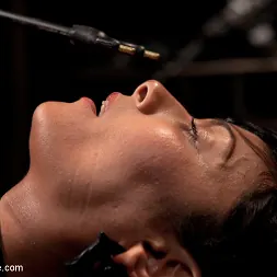 Beretta James in 'Kink' Bangin' Brunette Broad - (Thumbnail 15)