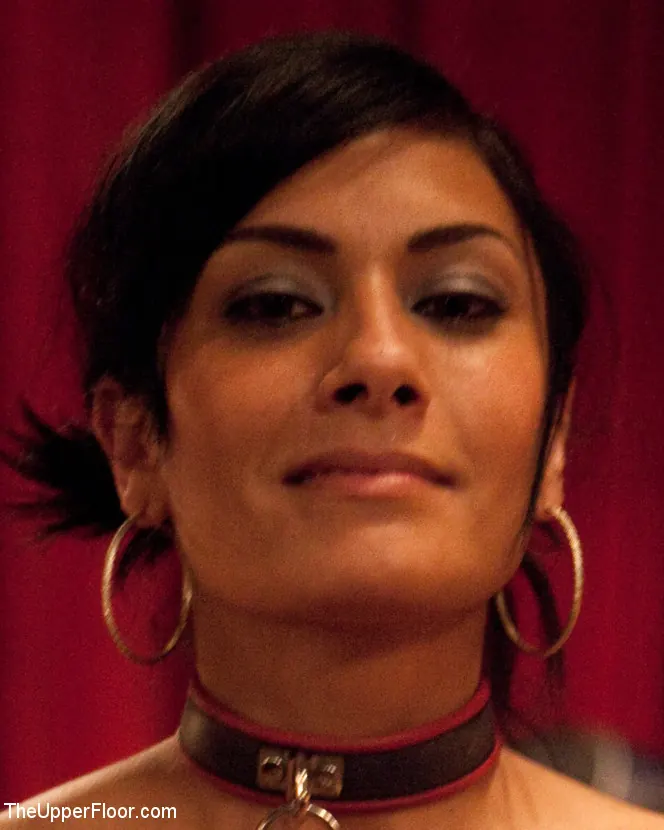 Beretta James en 'Fiesta en casa: Apreciación del cuero' from 'Kink' (foto 1) Kink 'Fiesta en casa: Apreciación del cuero' protagonizando Beretta James (foto 1)