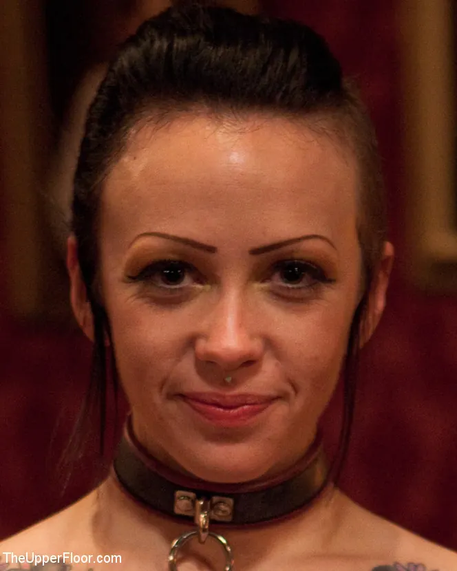 Beretta James en 'Fiesta en casa: Apreciación del cuero' from 'Kink' (foto 15) Kink 'Fiesta en casa: Apreciación del cuero' protagonizando Beretta James (foto 15)