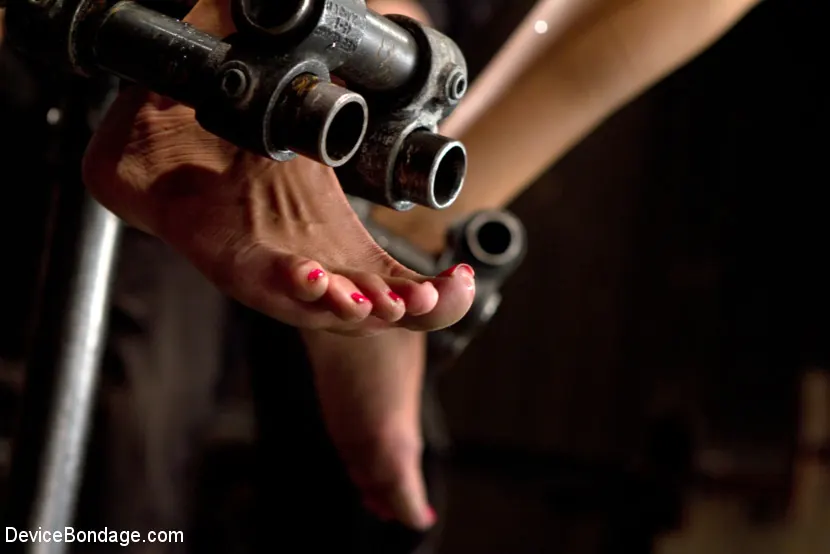 Kink 'Wet, Distraught and Wrecked' starring Beretta James (Photo 4)