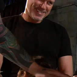 Beverly Hills en Ciclistas, tetas, chicas (foto 6) Beverly Hills en 'Kink' Ciclistas, tetas, chicas (Miniatura 6)