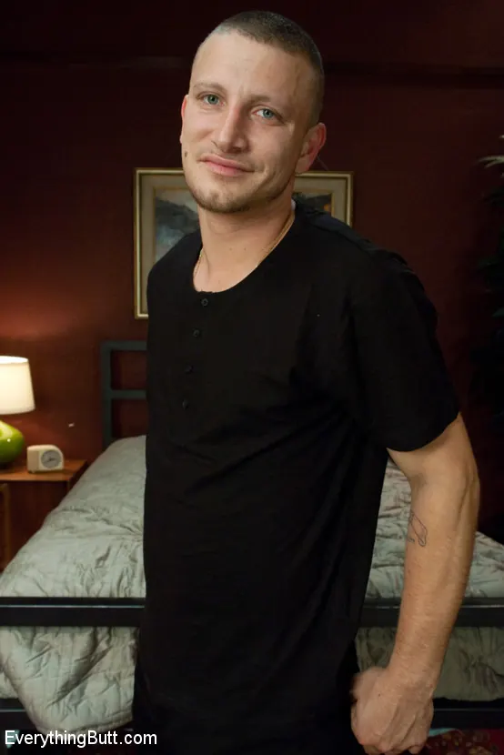 Beverly Hills en 'Castigado con objetos insertados' from 'Kink' (foto 2) Kink 'Castigado con objetos insertados' protagonizando Beverly Hills (foto 2)