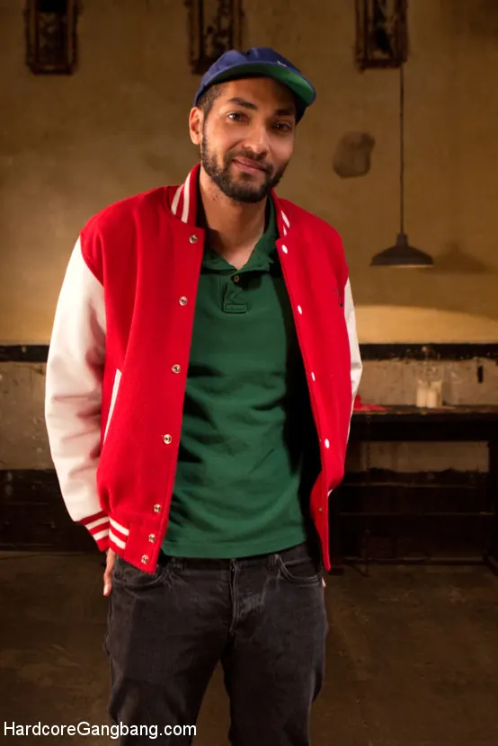 Kink 'SCREAMER：ボンデージとフル・サスペンションのダブル・ファック・ギャング・バン' 主演 Bianca Stone (写真 3)