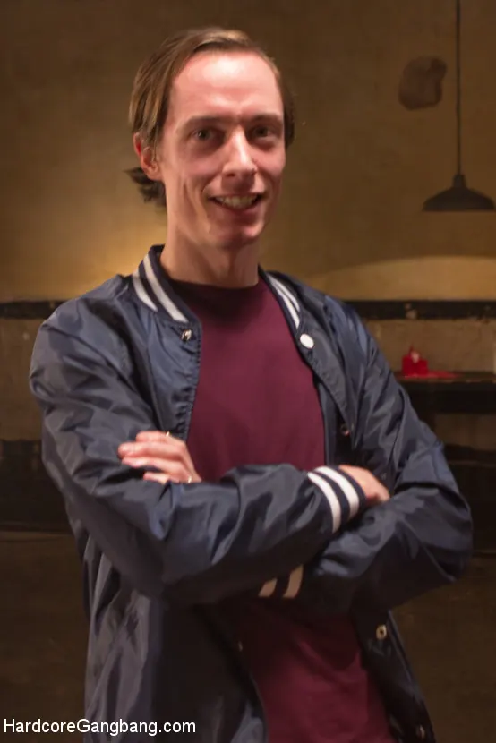 Kink 'SCREAMER：ボンデージとフル・サスペンションのダブル・ファック・ギャング・バン' 主演 Bianca Stone (写真 5)