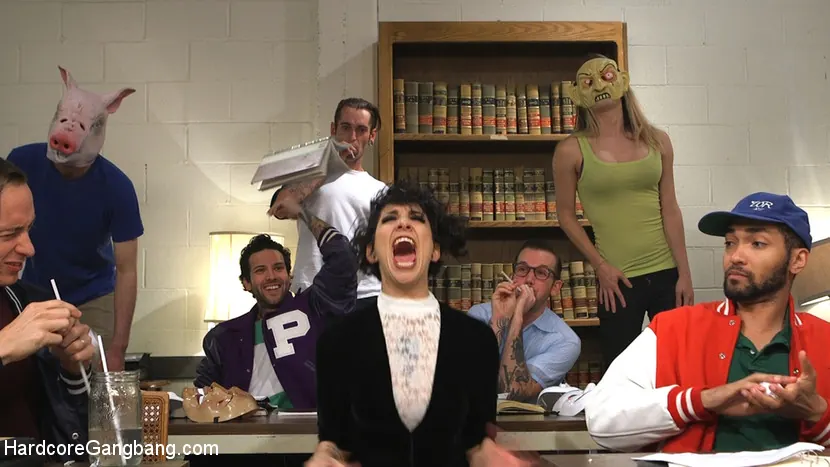 Kink 'SCREAMER：ボンデージとフル・サスペンションのダブル・ファック・ギャング・バン' 主演 Bianca Stone (写真 9)